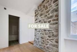 Recently Renovated House with Harbour Views