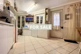 Town House in Coastal Resort Town