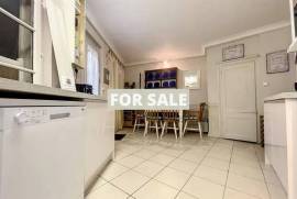 Town House in Coastal Resort Town