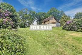 Detached Country House with Outbuilding