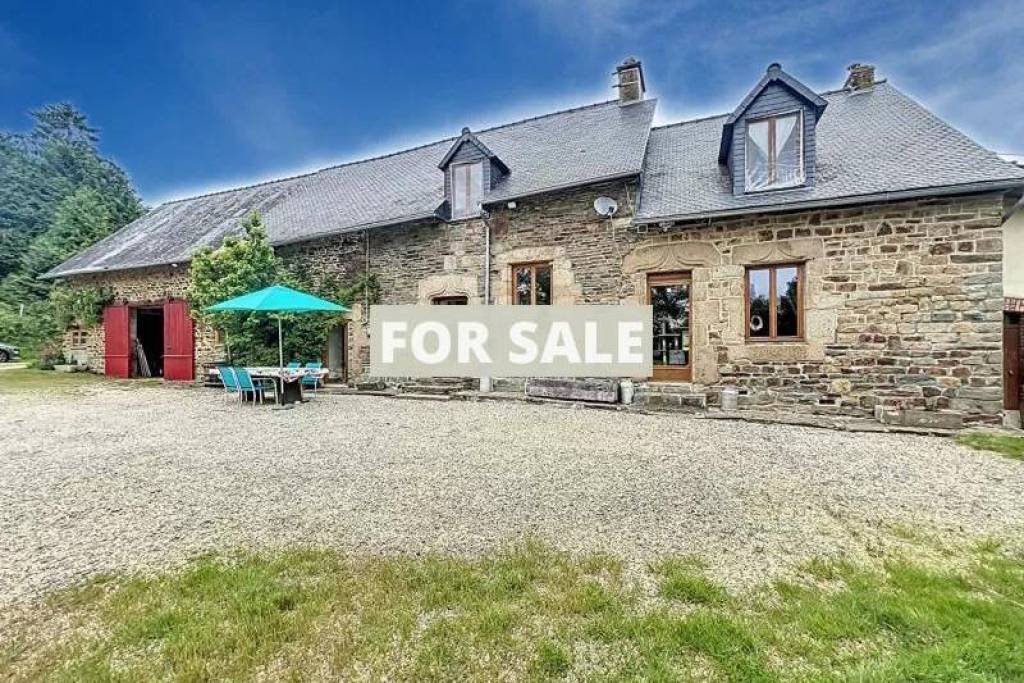 Detached Country House with Outbuilding