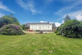 Detached Country House with Outbuilding