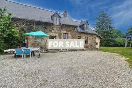 Detached Country House with Outbuilding