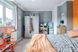 3 bedroom, Semi-detached house for sale