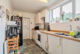 3 bedroom, Semi-detached house for sale