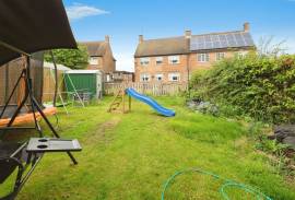 3 bedroom, Semi-detached house for sale