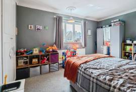 3 bedroom, Semi-detached house for sale