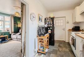 3 bedroom, Semi-detached house for sale