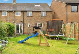 3 bedroom, Semi-detached house for sale