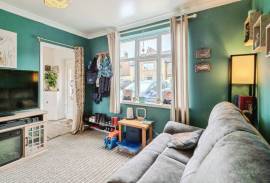 3 bedroom, Semi-detached house for sale