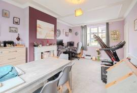 3 bedroom, Semi-detached house for sale