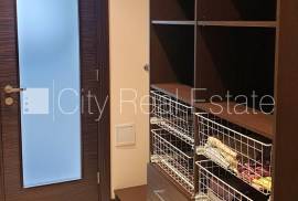Detached house for rent in Jurmala, 450.00m2