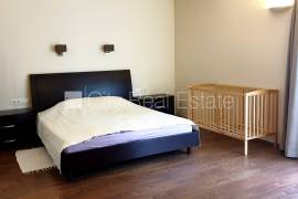 Detached house for rent in Jurmala, 450.00m2