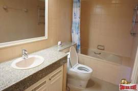 Kallista Mansion - Large Luxury Three Bedroom + Maids Room in Well Maintained Nana Property - Pet Friendly!
