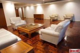 Kallista Mansion - Large Luxury Three Bedroom + Maids Room in Well Maintained Nana Property - Pet Friendly!