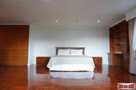 Kallista Mansion - Large Luxury Three Bedroom + Maids Room in Well Maintained Nana Property - Pet Friendly!