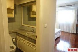 Kallista Mansion - Large Luxury Three Bedroom + Maids Room in Well Maintained Nana Property - Pet Friendly!