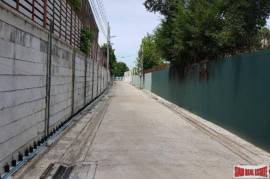 800 Sqm of Residential Land for Sale in Chaengwattana