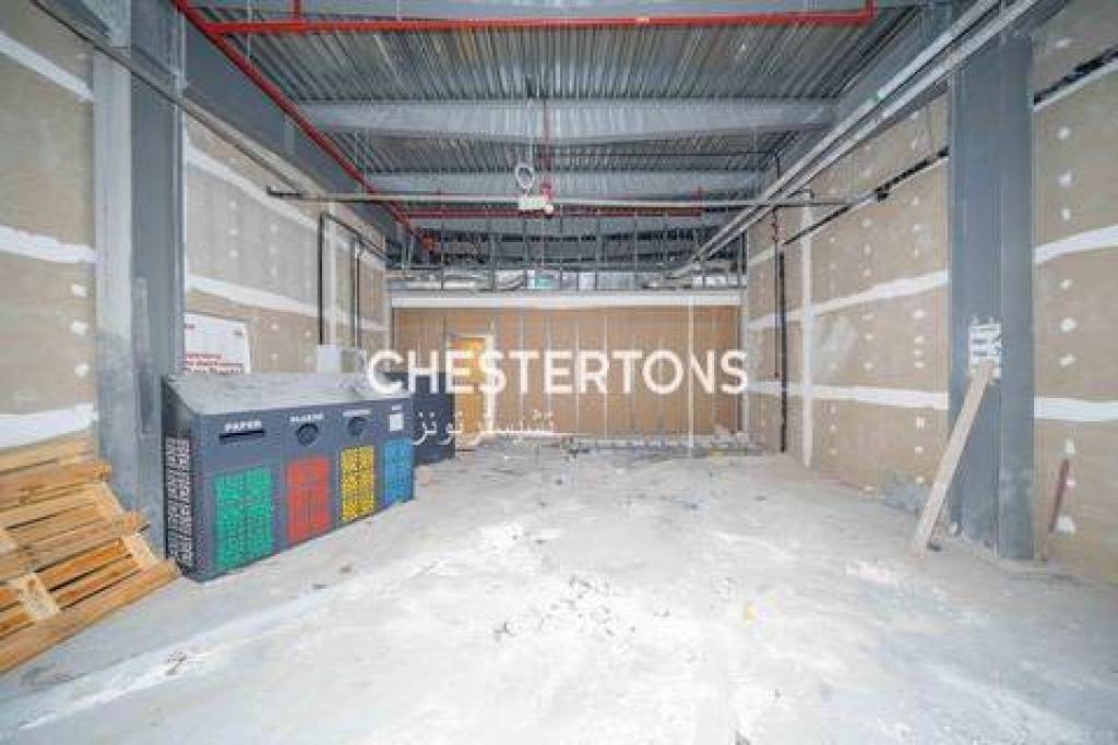 Busy Intersection, Ideal for F&B, 300 Parking