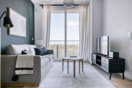 Modern Landstraße 1BR w/ Elevator & Rooftop Pool, near U3