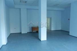 Großes Lokal zu vermieten im Erdgeschoss in der Stadt Ruse