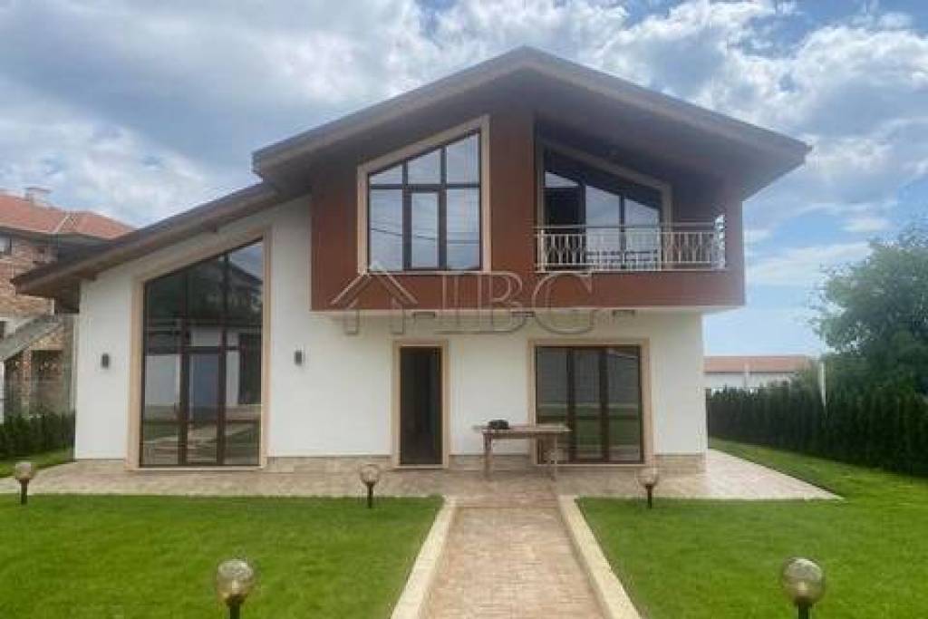 Neu gebautes, ausgezeichnetes Haus mit 4 Schlafzimmern, 2 Bädern, 10 Minuten zum Sonnenstrand
