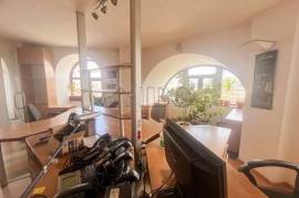 ZU VERMIETEN! 220 qm großes Büro im Zentrum der Stadt Ruse