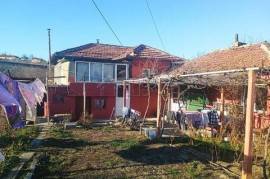 Dorfhaus mit 3 Schlafzimmern und großem Garten in der Nähe von Provadia und Varna