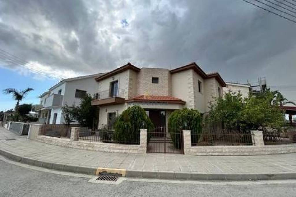 Beautiful Five bedrooms House For Rent in Livadia area, Larnaca