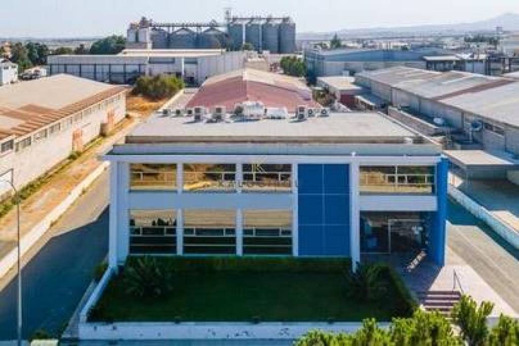 Warehouse with Showroom for Sale in Industrial area of Aradippou, in Larnaca.