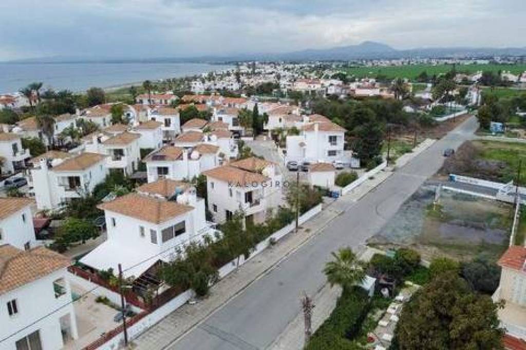 Charming 3-Bedroom Villa For Sale with Private Pool in Pervolia, Larnaca.
