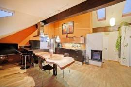 Upscale, fully furnished 3-room top floor apartment in Munich Trudering (close to Airbus, Siemens,...)