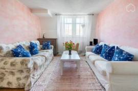 Stylish, fully renovated 2-room apartment with fitted kitchen in Dresden-Neustadt