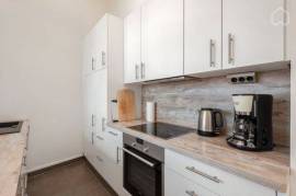 ***Small furnished penthouse, central on the Rose Garden***