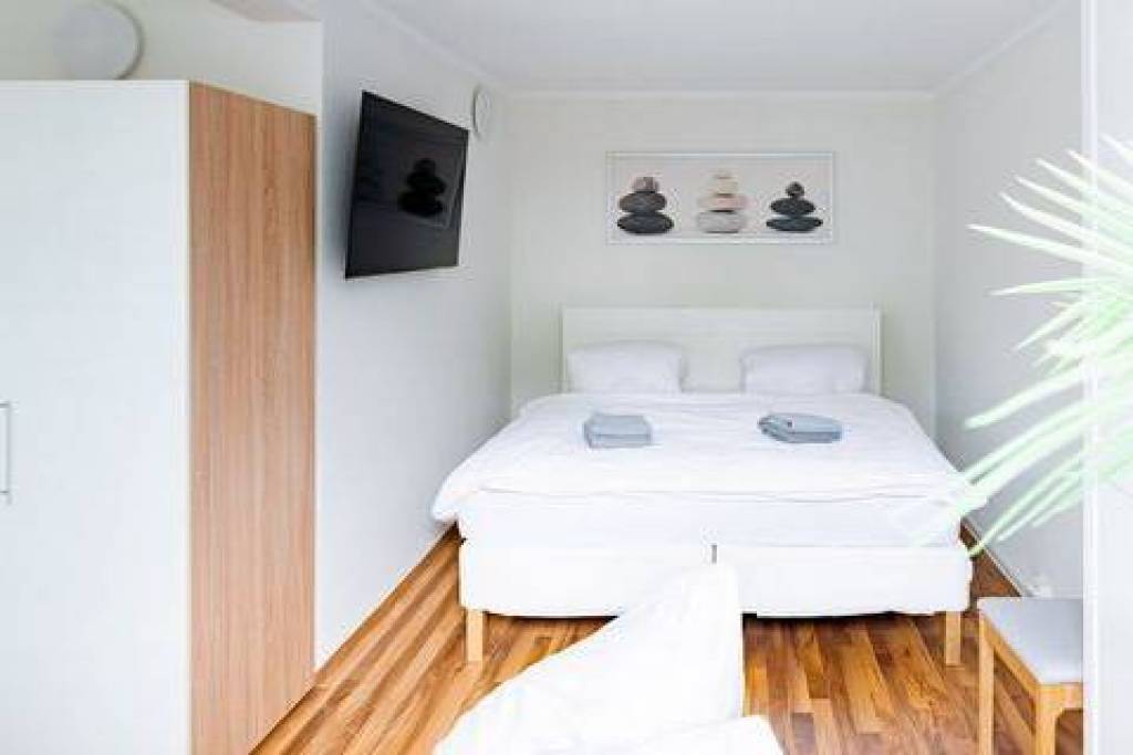 Modern furnished apartment for 4 persons directly at the Rostock main station.