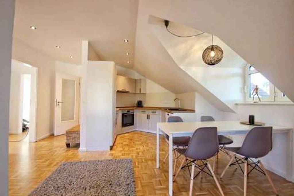 Furnished and modernized 3-room ground floor apartment with balcony in Babelsberg