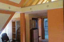 As good as new attic flat with two and a half rooms as well as balcony and fitted kitchen in Ingelheim am Rhein