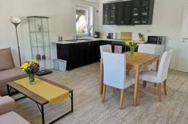 Neu sanierte Wohnung mit kompletter Ausstattung und wunderbarem Ausblick an der deutschen Weinstraße