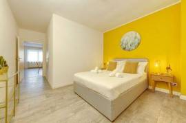 Central design apartment near the shore - 105 sqm - parking - kitchen - Netflix