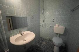 6 rooms with 6 bathrooms and private kitchen - central and quiet