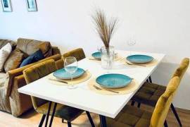Modern 3 room apartment with balcony, WiFi, kitchen & smart TV