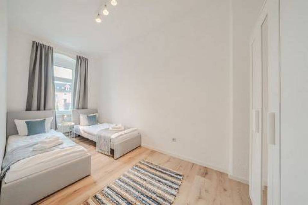 BENVILLE Apartments | Smart-TV - Parking