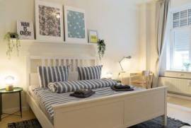 Geräumige & zentrale Altbau-Wohnung mit 3SZ
