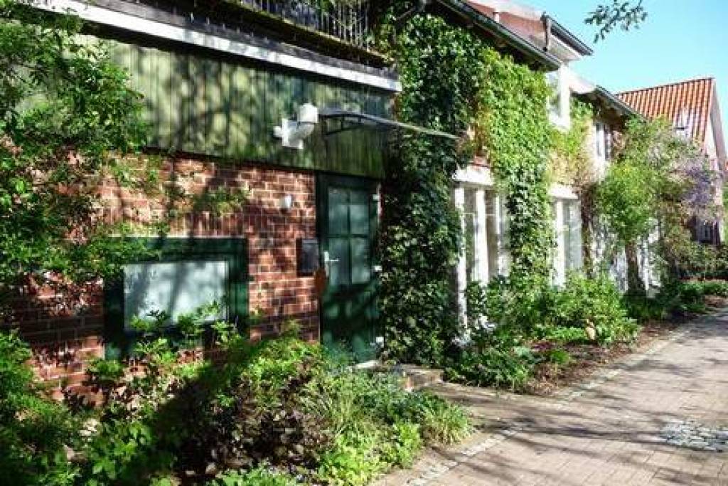 Charming, furnished, fully eqipped, apartment in Jork in quiet area. Hamburg downtown in approx. 37 km. Airbus Finkenwerder in ca. 15 km.
