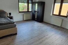 Möblierte Wohnung (95m²) mit 3 Schlafzimmern in Stadtvilla