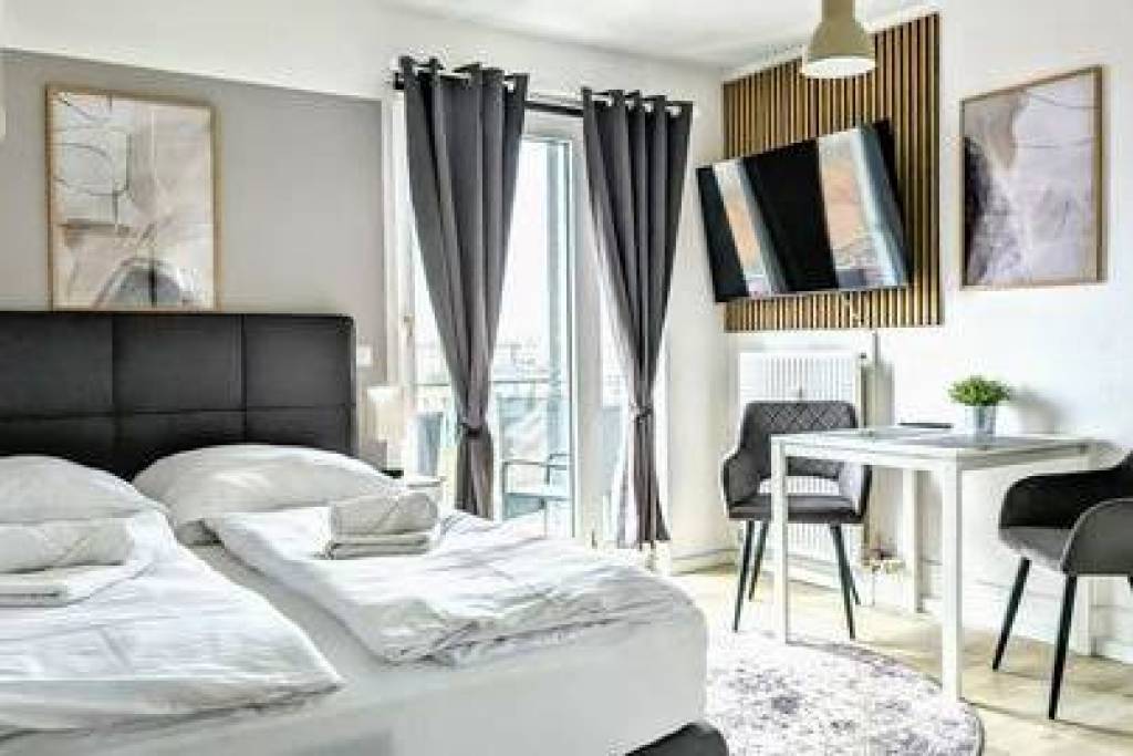 ANDRiSS: Study & Work Apartment | WiFi | Kitchen