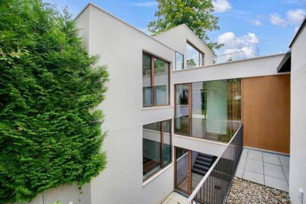 Impressive Bauhaus villa. In prime location Grünwald.
