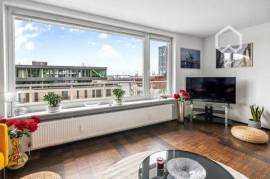 Luxurious 4-Bedroom Apartment with Panoramic View, Idyllic Terrace, and Private Parking in Prime Location of Hamburg-Altona