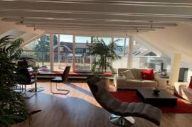 Großzügige Wohnung mit Seeblick