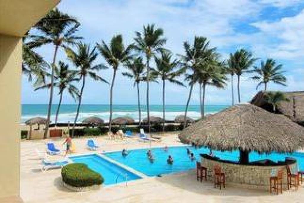 Closest TO THE OCEAN! EXTRA WINDOWS! 1 BED OCEANFRONT CONDO!